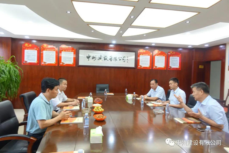 長垣市委常委、常務(wù)副市長劉文君到中州建設(shè)有限公司調(diào)研指導(dǎo)工作